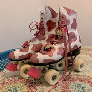 Strawberry Cow Print Roller Skates 💕🛼🍓